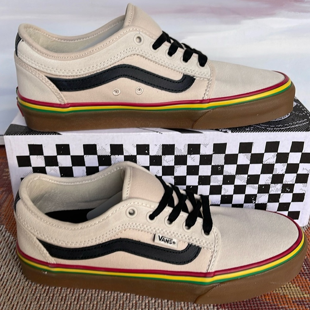 Vans WMNS Chukka Low Sid
Rasta Turtledove
VN0A5KQZDJR
Sneakers